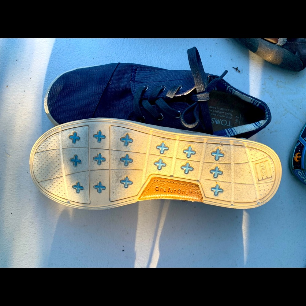 TOMS shoes size 7 EUC $20